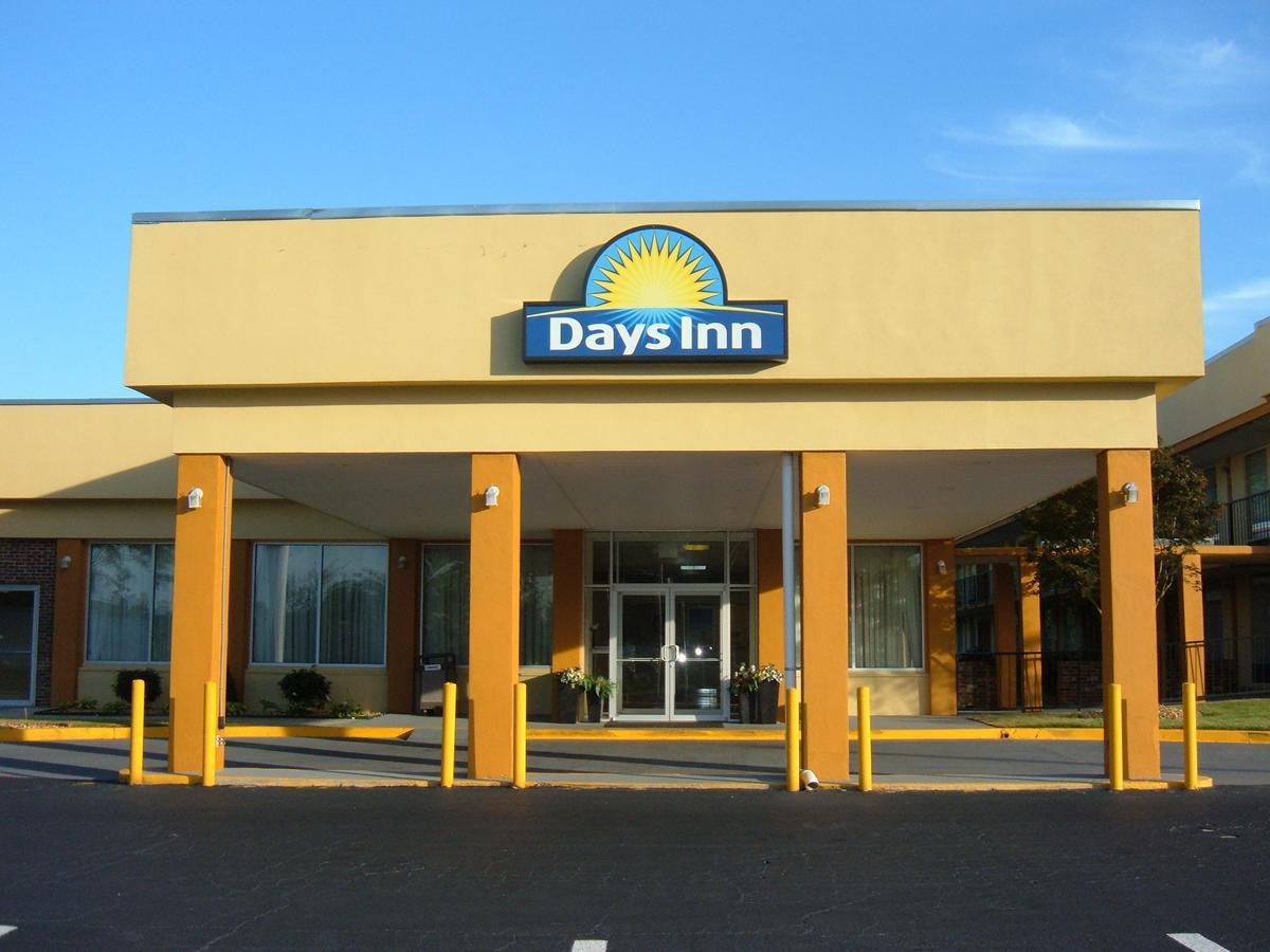 Days Inn By Wyndham Madison Exterior photo