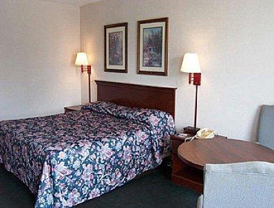 Days Inn By Wyndham Madison Room photo